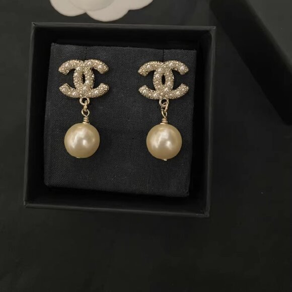 Chanel Earrings - Picture 4 of 5